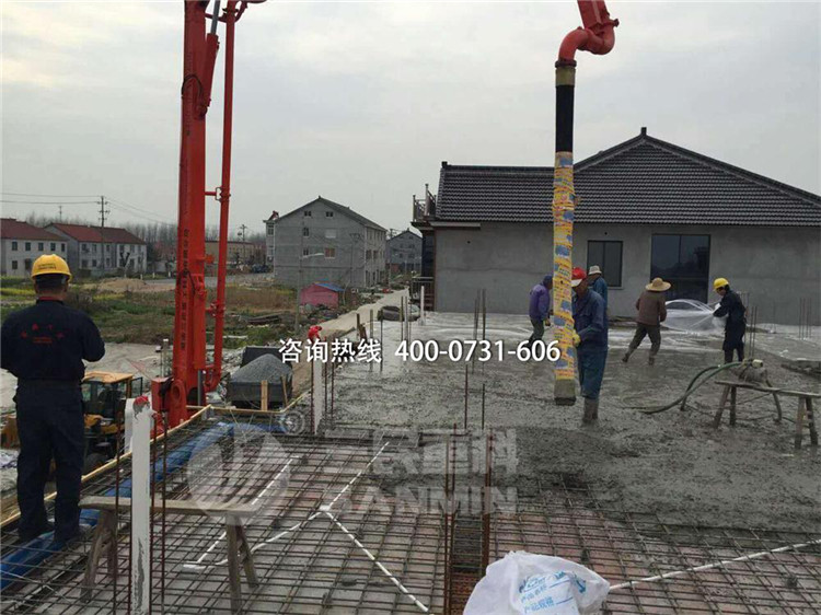 混凝土泵車(chē) 混凝土泵車(chē)